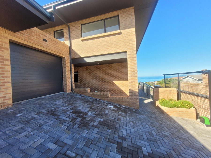 4 Bedroom Property for Sale in Wavecrest Eastern Cape